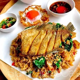 เซ็ทกะเพราปลา หน้าปลาสลิดแดดเดียวทอด