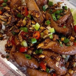 ข้าวหมูแดดเดียวผัดพริกเกลือ