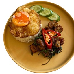 กะเพราหมูกรอบ