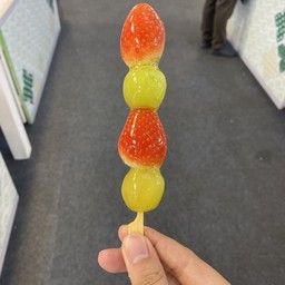 Size L สตรอเบอร์รี่ 2 ลูก + องุ่นไซมัส 2 ลูก