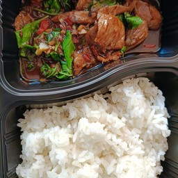 ข้าวราดกระเพราเนื้อ