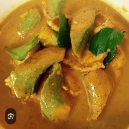 แกงหมูลูกกล้วยอ่อน