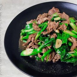 ข้าวหน้าคะน้าฮ่องกงเนื้อ