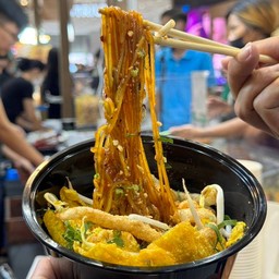 ร้านจอมยุทธต้มเลือดหมู ก๋วยเตี๋ยวต้มยำน้ำข้น ติดกับอเมซอนบ้านกล้วย-ไทรน้อย สาขา1  ติดกับอเมซอนบ้านกล้วย-ไทรน้อย