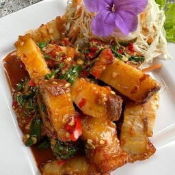 กะเพราหมูกรอบ