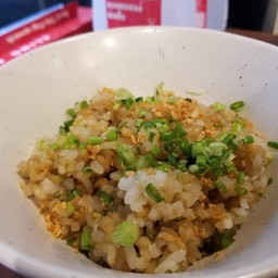 ข้าวกระเทียม (Garlic Rice)