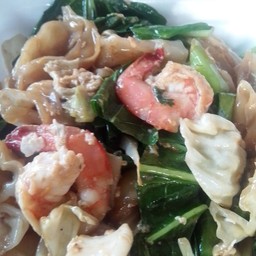 เส้นใหญ่ผัดซีอิ๊ว