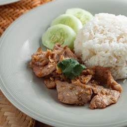 ข้าวกระเทียมพริกไทย