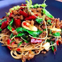 สปาเกตตี้ กะเพราเนื้อสับคั่วแห้ง