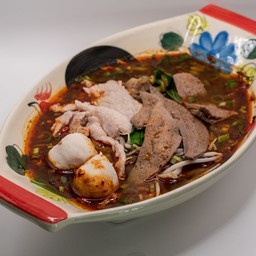 เรือหมูสดตับลูกชิ้นพิเศษ
