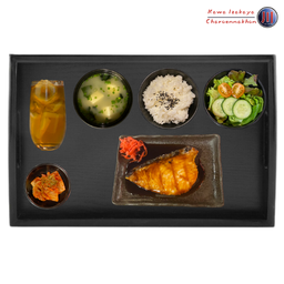 ชุดข้าวแซลมอนซอสเทริยากิ (Salmon Teriyaki Don Set)
