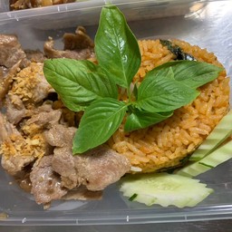 ข้าวผัดซอสมันกุ้ง+หมูกระเทียม