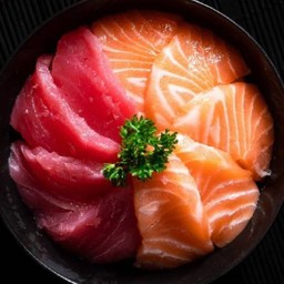 ข้าวหน้าแซลมอนทูน่า (ฟรีซุปมิโซะ)