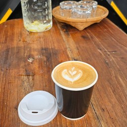 Hot latte ลาเต้ร้อน