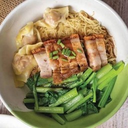 บะหมี่เกี๊ยวหมูกรอบ