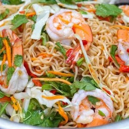 ยำมาม่า   (เลือกเนื้อสัตว์ด้วยค่ะ)