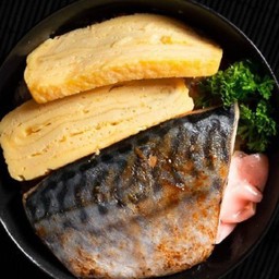 ข้าวหน้าซาบะย่างซีอิ้ว (ฟรีซุปมิโซะ)