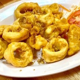 ปลาหมึกทอดกระเทียม