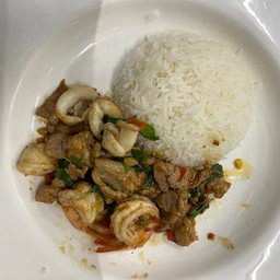 ข้าวกระเพรารวมมิตร