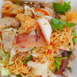 ยำแซ่บ (เสียบไม้) เย็นตาโฟรถเล่ ลุงกับป้า