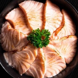 ข้าวหน้าแซลมอนเบิร์น(ฟรีซุปมิโซะ)