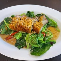 ผัดแขนงหมูกรอบ