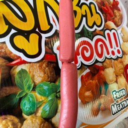 น้ำลำไยสดหอมหมื่นลี้ & ลูกชิ้นทอด