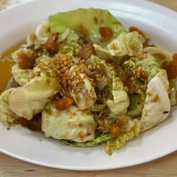 กะหล่ำปลีทอดน้ำปลากุ้งแห้ง