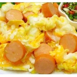ข้าวไข่ขยี้+ไส้กรอกแดง