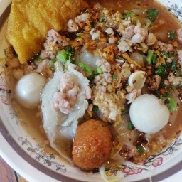 ก๋วยเตี๋ยวศาลา