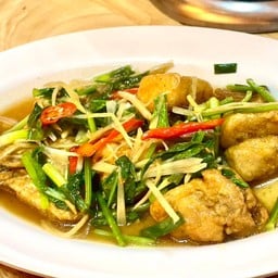 ปลากระพงผัดขึ้นฉ่าย
