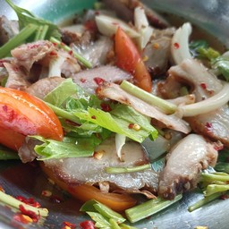 ยำคอหมูย่าง