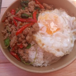 กระเพราหมูสับ(ฟรี ไข่ดาว (โปรเดือนนี้แถมน้ำ