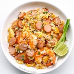 ข้าวผัดไส้กรอก+กุ้ง