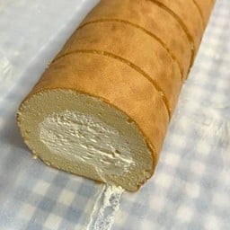 เจแปนนิสโรลเค้ก