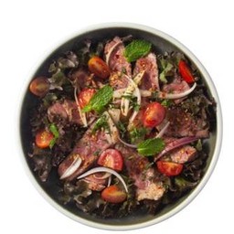 สลัดน้ำตกเนื้อออสย่าง Beef Nam Tok Salad