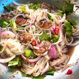ยำขนมจีน หอยแครง