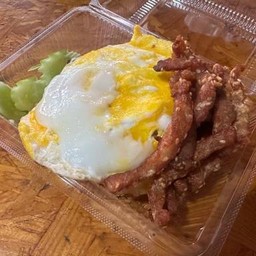 ข้าวไข่เยิ้มหน้าหมูแดดเดียว