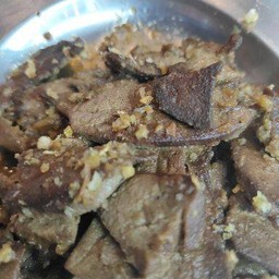 ตับหมูทอดกระเทียม