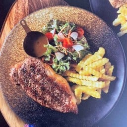สเต็กเนื้อออส ซอสไวน์แดง Steak Australian Beef Red Wine Sauce