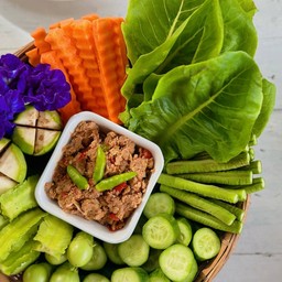 น้ำพริกปลากุเลา ผักสดพื้นบ้าน