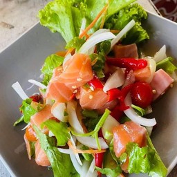 Spicy Thai Salmon Salad /ยำเเซลมอล