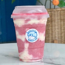 Mix berry & yogurt smoothie