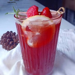 Strawberry black tea