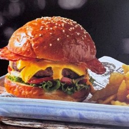เบอร์เกอร์ หมูบดเบคอน Ground Pork Burger with Bacon