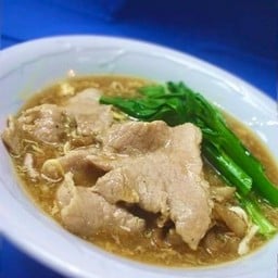 ราดหน้าเส้นใหญ่หมูสับ