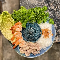 ไก่ หมู หมี่ เมี่ยงผักสด