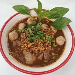 เกาเหลาเรือ ต้มยำ หมู,+ลูกชิ้น