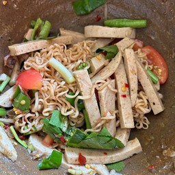 ตำปูปลาร้ามาม่าหมูยอ