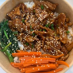 ข้าวหน้าหมูผัดซอสเกาหลี